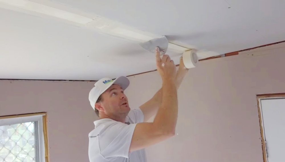 Known for its high strength and durability, this tape is commonly used to repair building materials, fix pipes temporarily, or cover damaged surfaces.